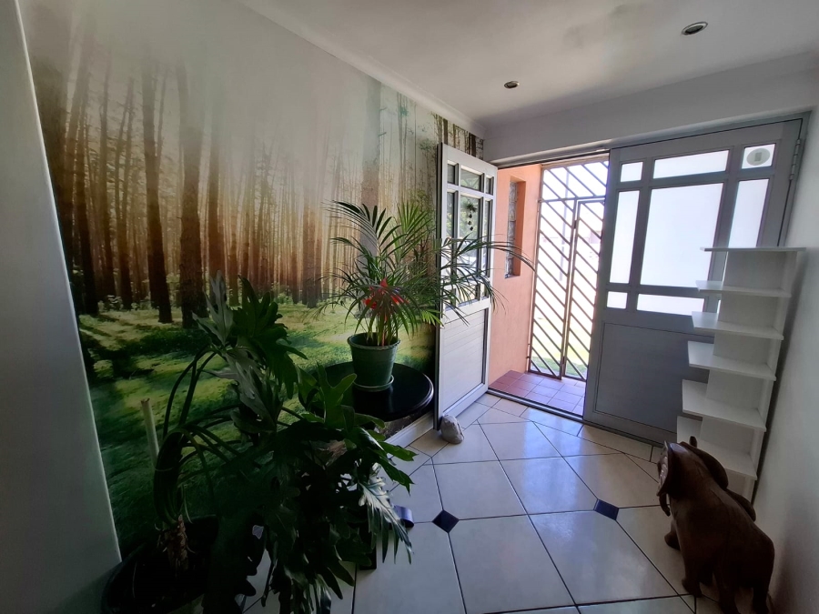 To Let 3 Bedroom Property for Rent in Ruyterwacht Western Cape